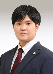 弁護士 﨑山 亮